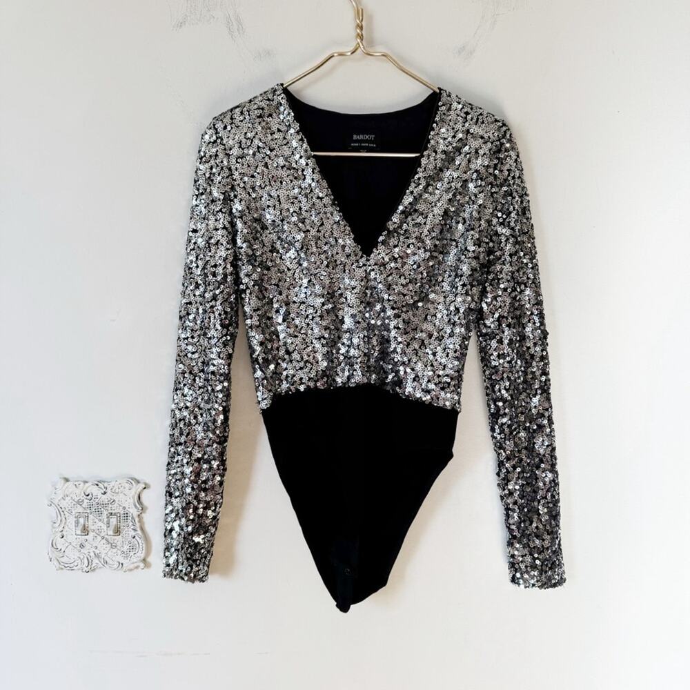 Bardot Siren Silver Sequin Long Sleeve Deep V Bodysuit XS - Picture 3 of 9